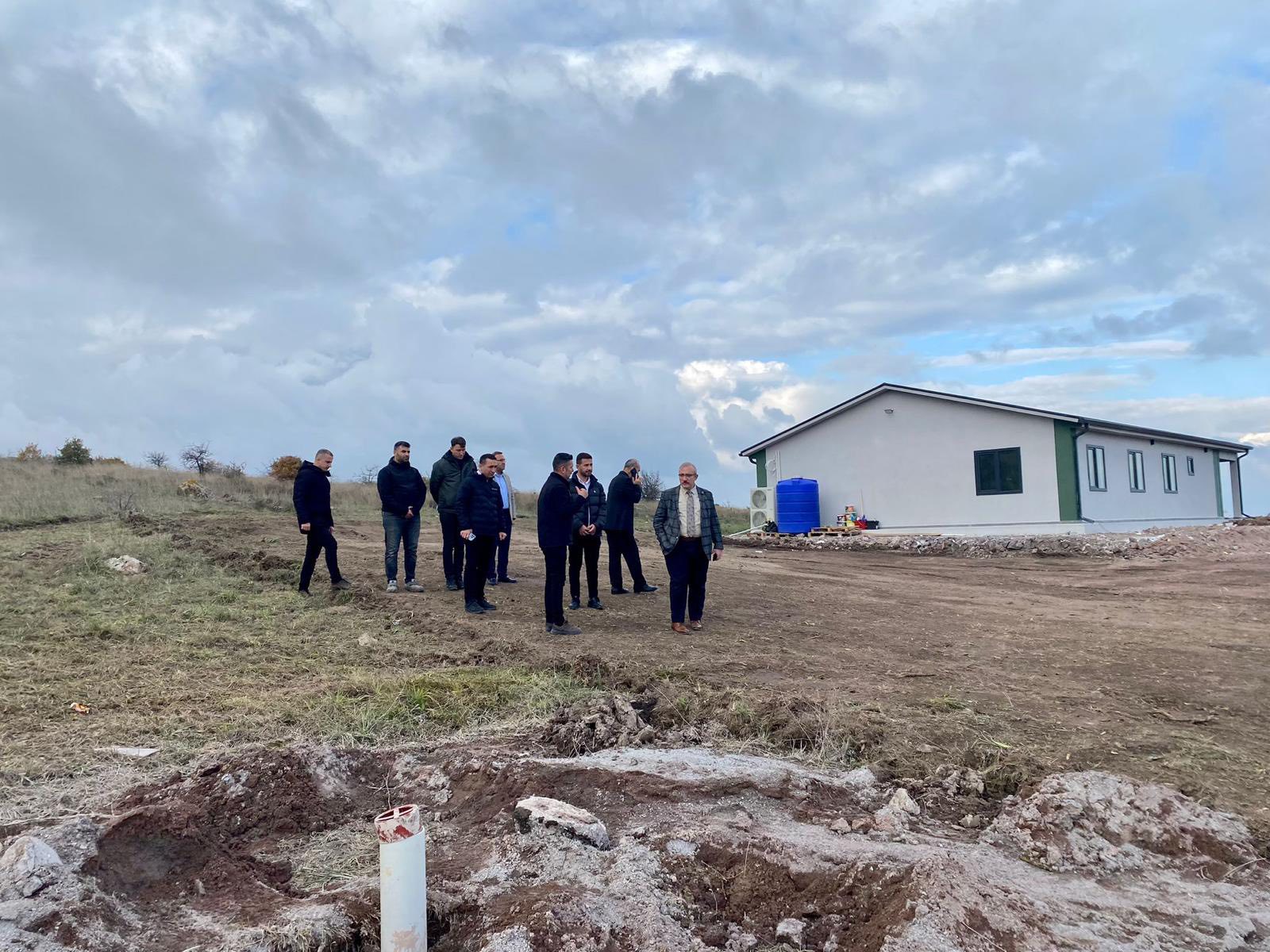 Gönen Sera Organize Tarım Bölgesi yeni hizmet binasında incelemelerde bulunuldu.