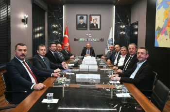 Müteşebbis
Heyet Başkanı Vali İsmail Ustaoğlu başkanlığında Balıkesir Gönen Tarıma Dayalı
İhtisas Sera Organize Tarım Bölgesi (Gönen OTB) Müteşebbis Heyet Toplantısı
gerçekleştirildi.