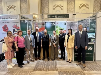 Sera Konstrüksiyon, Donanım ve Ekipman Üreticileri ve
İhracatçıları Derneği tarafından Antalya’da düzenlenen 3. Sera Yatırım Günleri
programında sektör temsilcileriyle bir araya gelindi. 