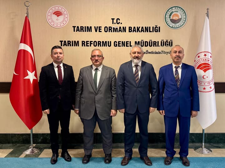 Yönetim
Kurulu Başkanı Vali Yardımcısı Yusuf İzzet Karaman, Yönetim Kurulu Başkan
Vekili İl Tarım ve Orman Müdürü Dr. Hüseyin Düzgün ve Bölge Müdürü Mehmet
Çelik, Tarım Reformu Genel Müdürü Dr. Osman Yıldız’ı ziyaret etti.