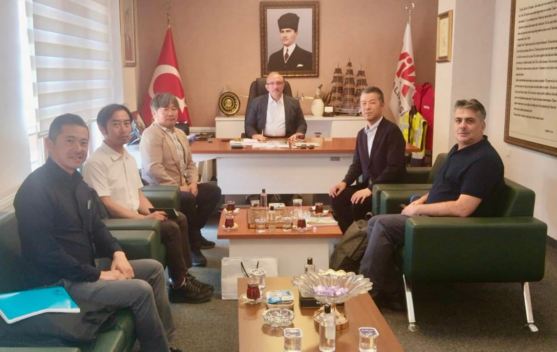Japon Heyeti, bölgemizde gerçekleştirmeyi planladıkları yatırım süreci kapsamında YK Başkanı Vali Yardımcısı Yusuf İzzet Karaman’ı ziyaret etti.
