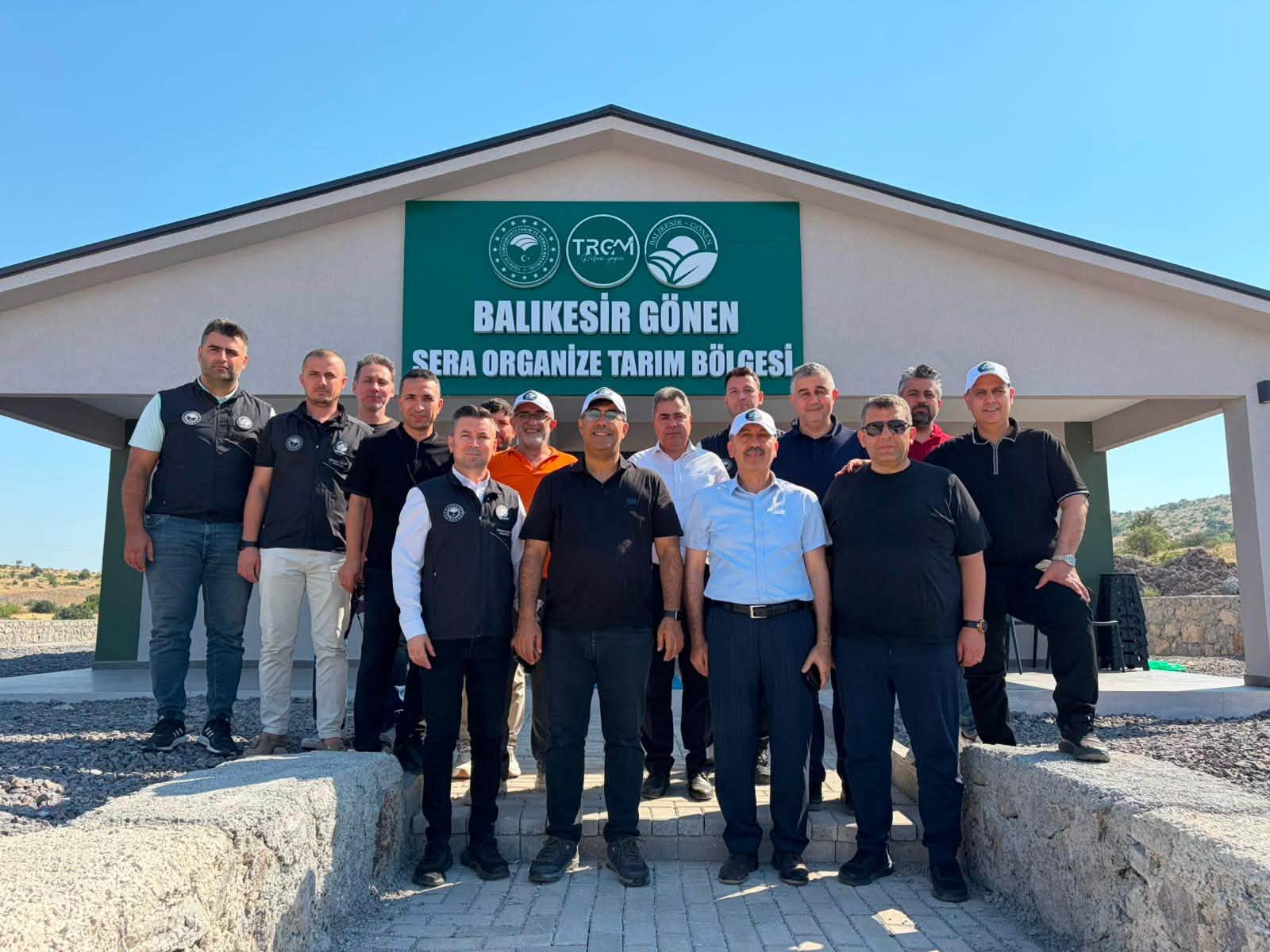 Tarım ve Orman Bakanlığı Bakan Danışmanı Dr. Ali Recep Nazlı
ve beraberindeki yatırımcı heyet Balıkesir Gönen Sera Organize Tarım Bölgesi’ni
ziyaret etti.